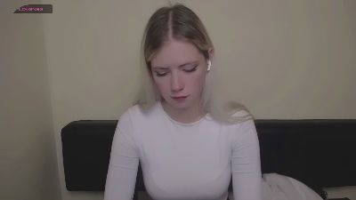 AliceMeaww_ from United States