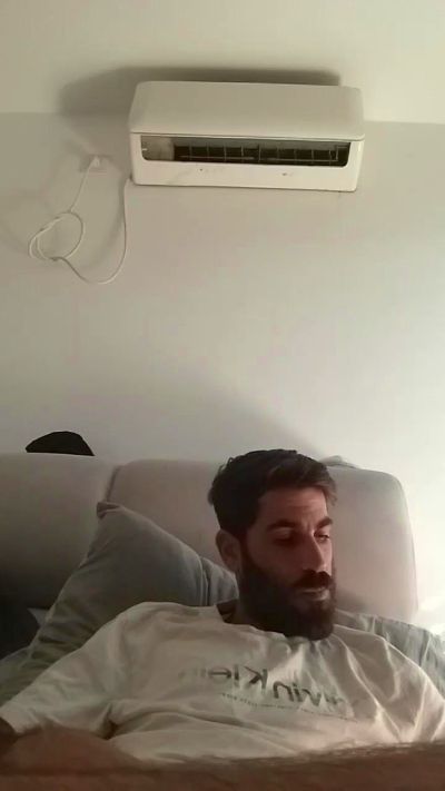 Hbkkfkfjdz2 from Italy