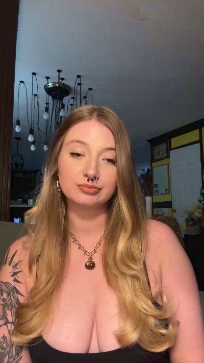Rosaleejaden from United States