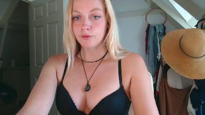 lucyelena from Netherlands