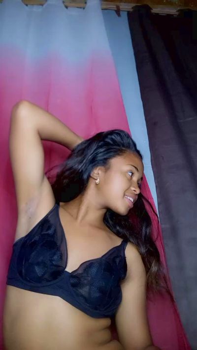 miahlovesexy from Lebanon