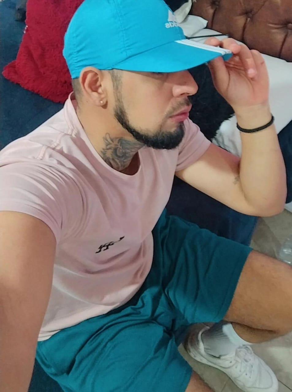 sexy_big_man from Italy